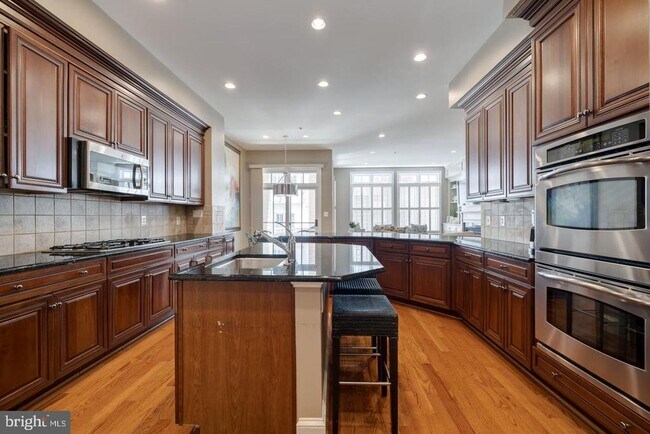 Building Photo - 712 Bracey Ln