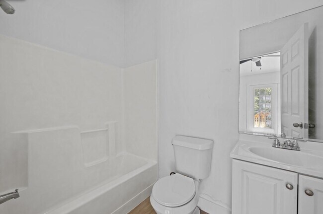 Building Photo - 2254 Magnolia Cir