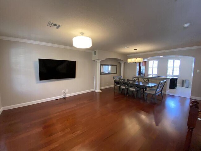 Building Photo - 4570 Virginia Dr