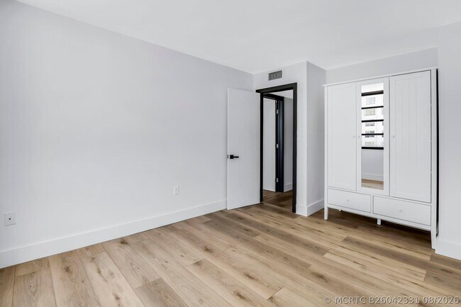 Building Photo - 2780 NE 183rd St