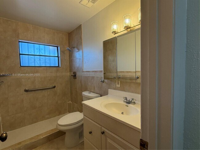 Building Photo - 1048 NW 32nd Pl