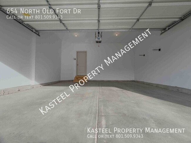 Building Photo - 654 N Old Fort Dr