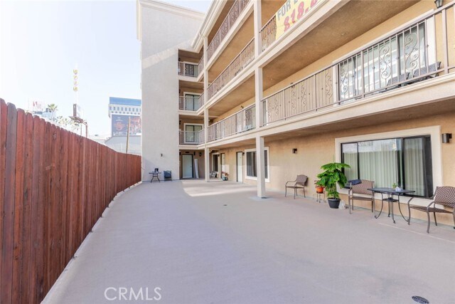 Building Photo - 1466 Tamarind Ave