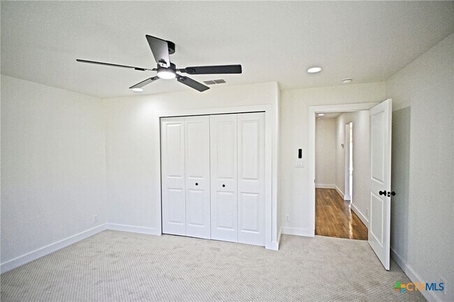 Building Photo - 456 Magazine Ave