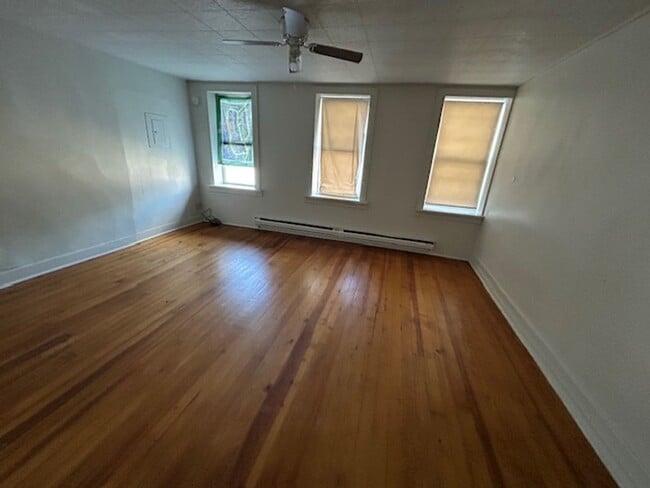 Building Photo - $1050 Middletown 2 bedroom for rent