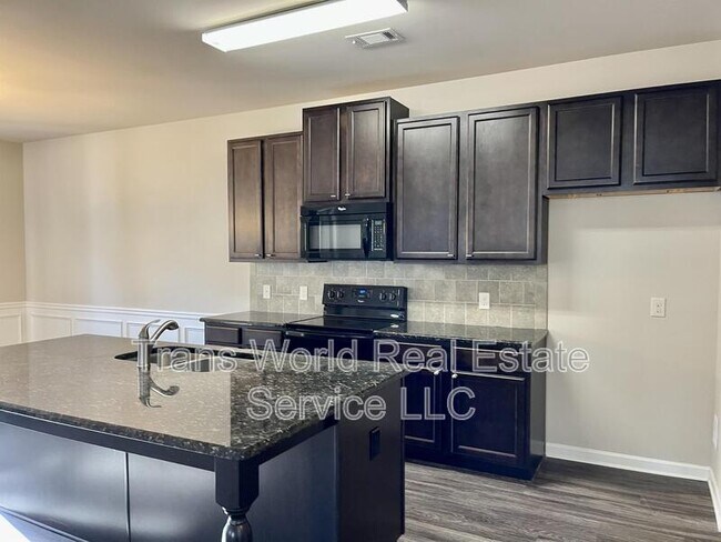 Building Photo - 7260 Silk Tree Pointe