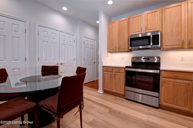 Building Photo - 5028 Ardossan Square