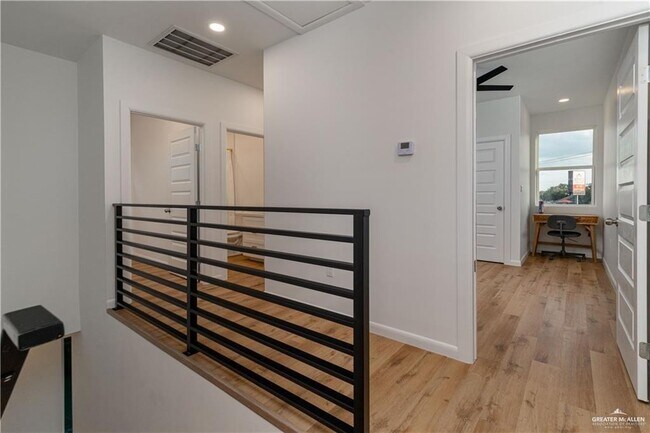 Building Photo - 18 Warbler Ave