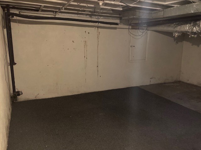 Building Photo - 611 N Adams St