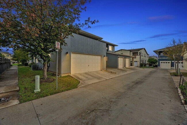 Building Photo - 2025 Simond Ave