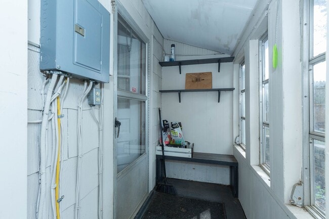 Building Photo - 2 Bed, 1 Bath Rancher in Charles Town, WV