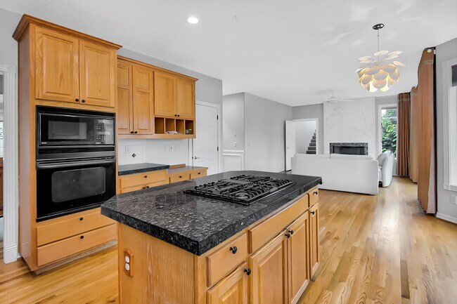 Building Photo - 4 Bedroom Home For Rent In Forest Heights