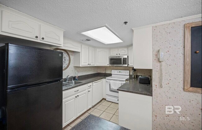 Building Photo - 4610 White Ave