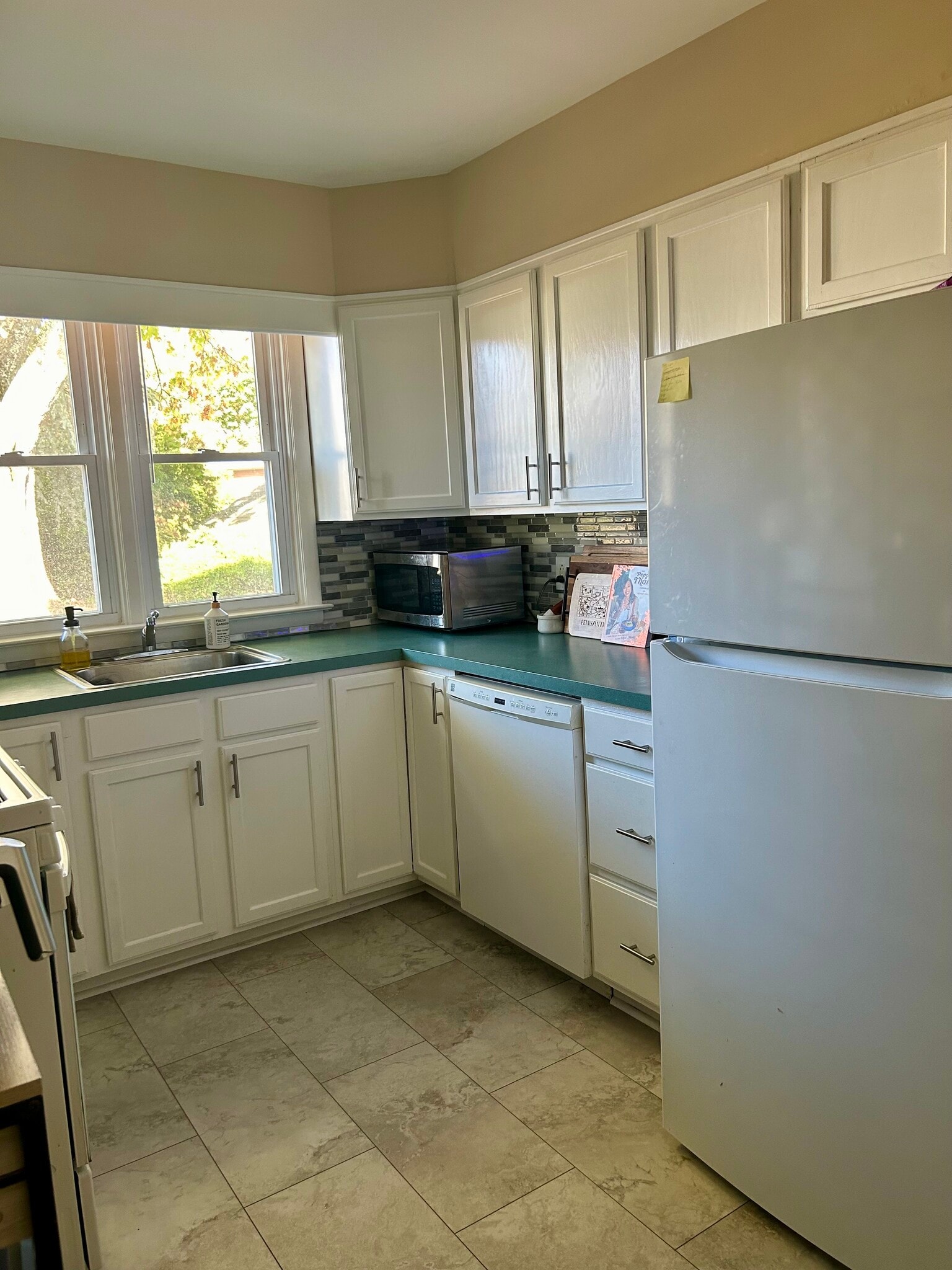 Building Photo - 133 Elm Ave