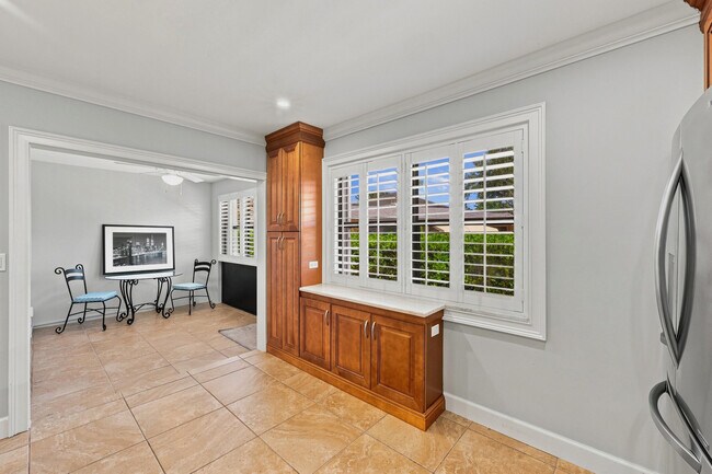 Building Photo - 1651 Palmland Dr