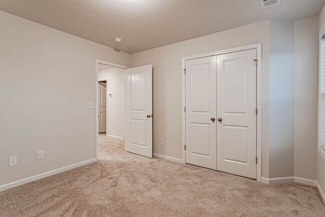 Building Photo - HUGE And BRAND New Home in Greer 29651!