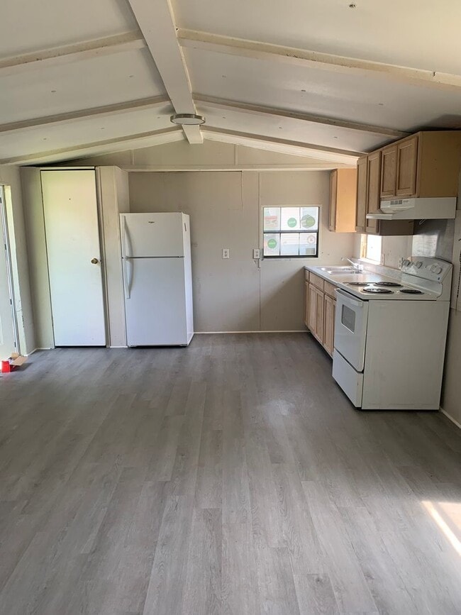 Building Photo - Spartanburg, 2 bedrooms, 1 bath. $800 a month, NO PETS, 803-537-0185