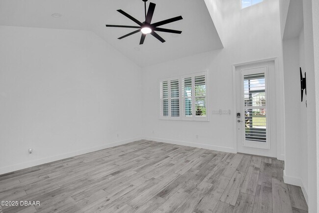 Building Photo - 207 Hang Loose Wy