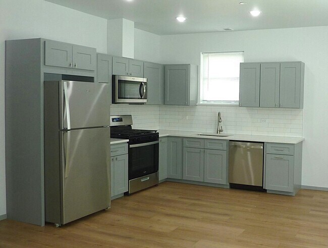 Building Photo - 9522 S 53rd Ave