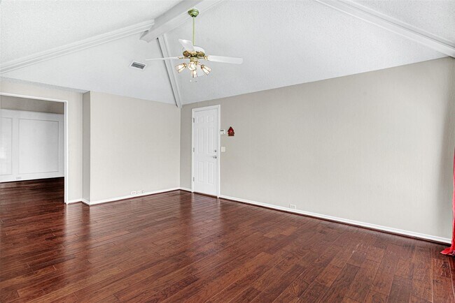 Building Photo - 4445 Jenning Dr