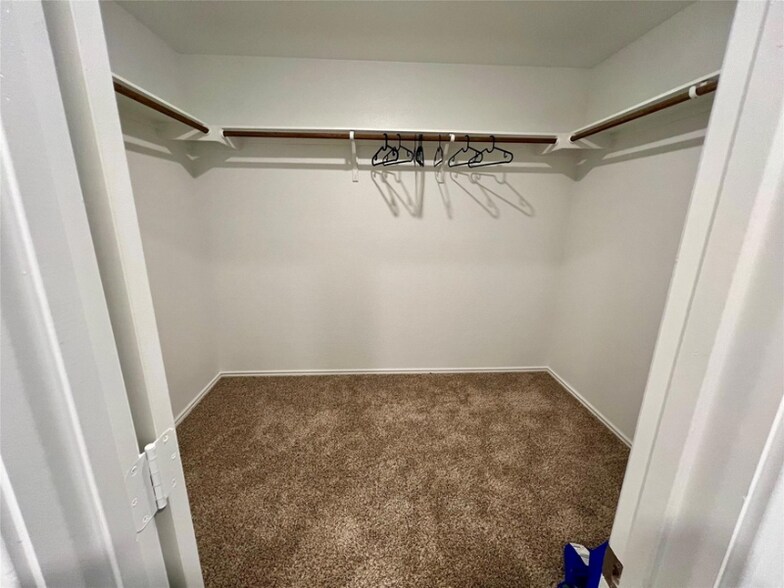 Building Photo - 420 Halfmoon Dr