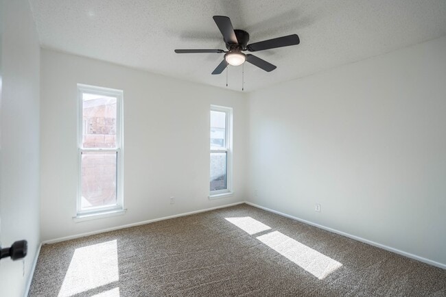 Building Photo - 1523 Doe Ln