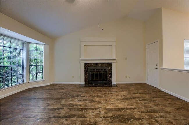 Building Photo - 12320 Thompkins Dr