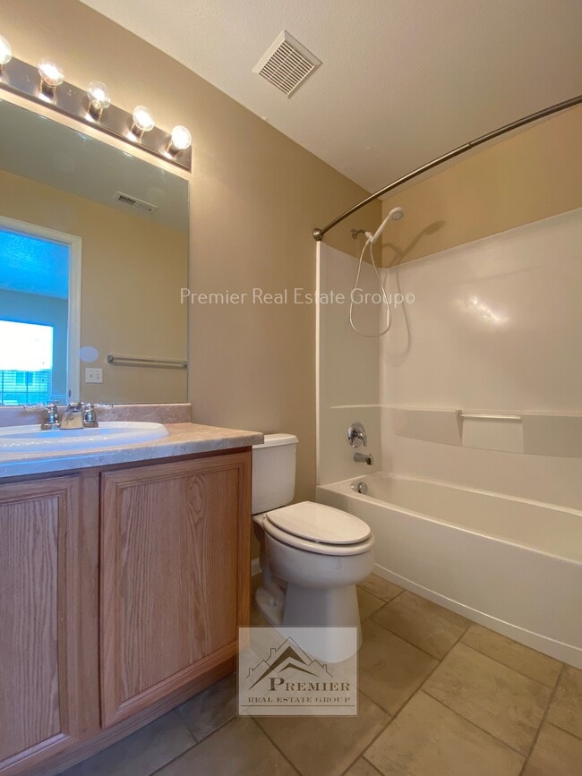 Building Photo - 7668 Sandy Springs Point