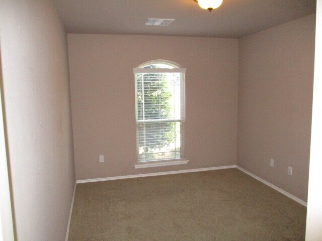 Building Photo - 2316 Golden Ln