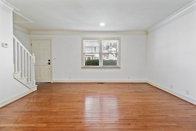 Building Photo - 552 Savannah Hwy