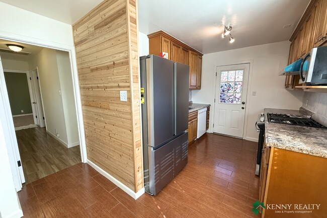 Building Photo - 3-Bedroom, 1-Bathroom Home with Large Yard & Garage in South San Francisco