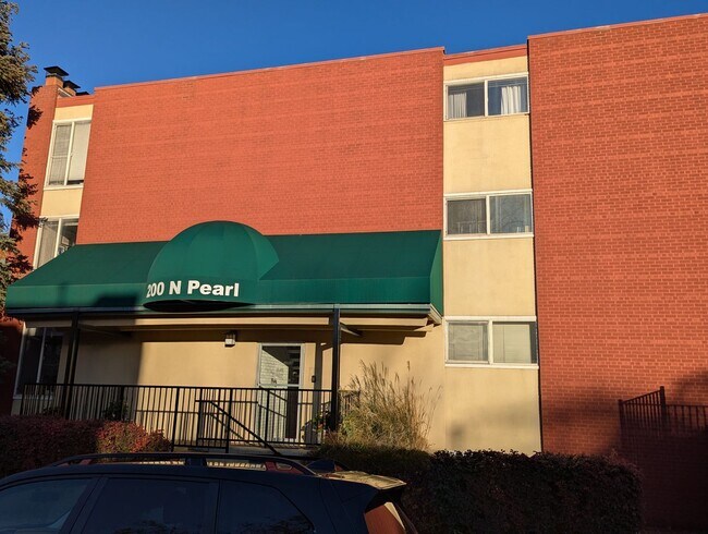 Building Photo - FABULOUS PEARL STREET CONDO IN SECURE BLDG...