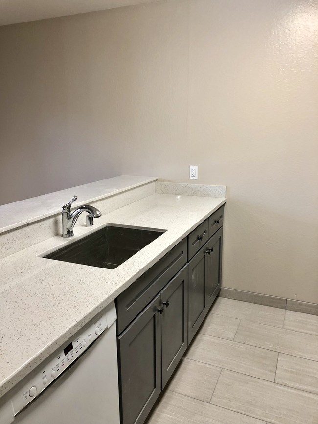 Building Photo - 1455 Latour Ln