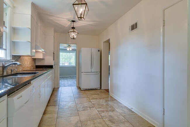 Building Photo - 946 Caldwell Ln