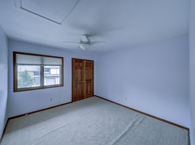 Building Photo - 26 White Swan Way