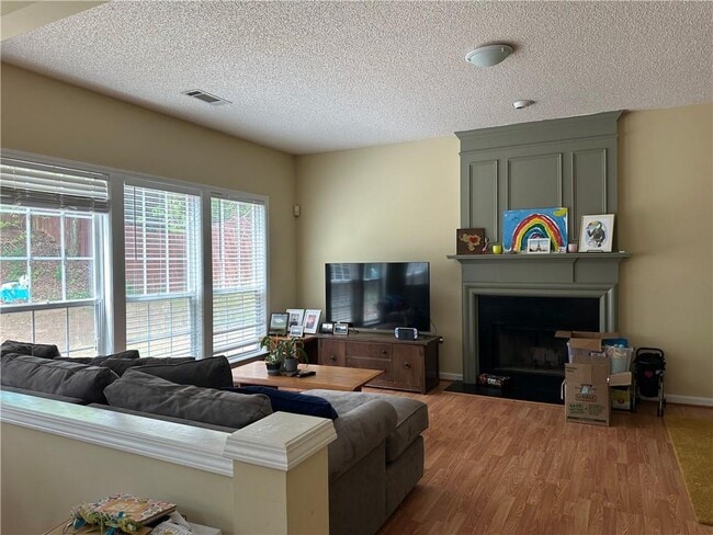 Building Photo - 2165 Chattahoochee Dr NW