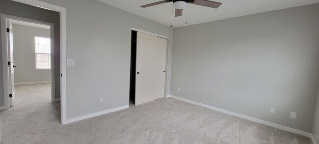 Building Photo - 3 bedroom/2.5 bath home