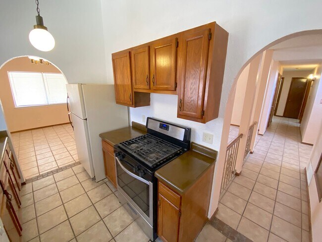 Building Photo - Northeast El Paso 3bed/2bath with Mountain...