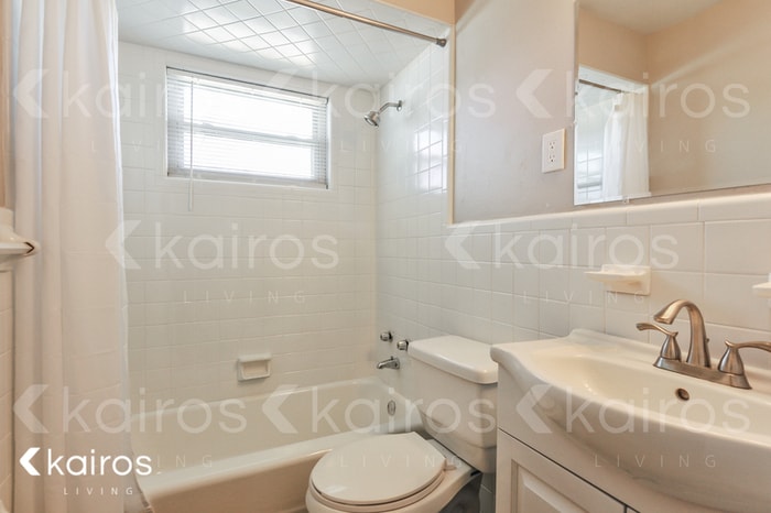 Building Photo - 2575 Mullanphy Ln