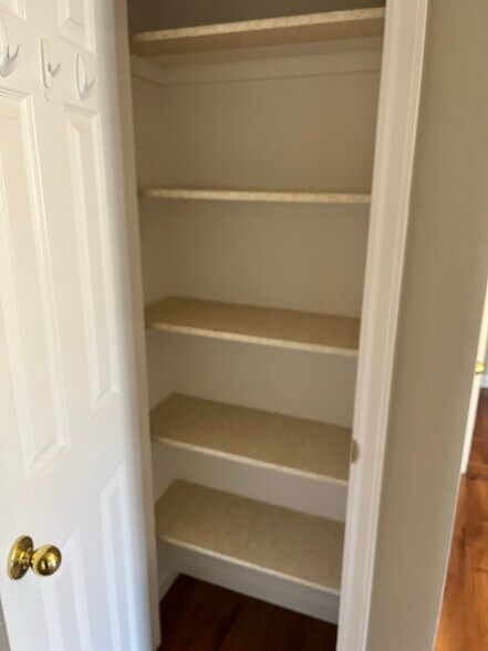 Building Photo - 5225 White Willow Dr
