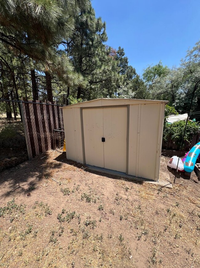Building Photo - $2,125 - 3 Bedroom/1.5 Bath and Backyard. Christmas Tree Estates.