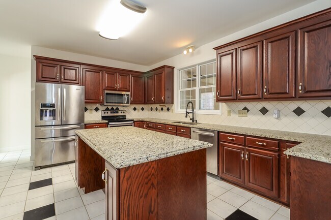 Building Photo - 110 Overhill Dr