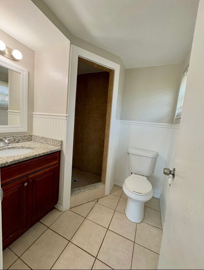 Building Photo - Lovely 3 Bed 2.5 Bath w/ Den and 2 Car Garage
