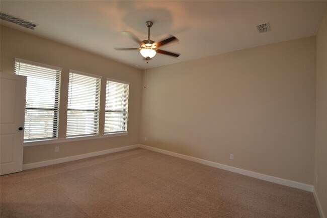 Building Photo - 3207 Kindred Wy