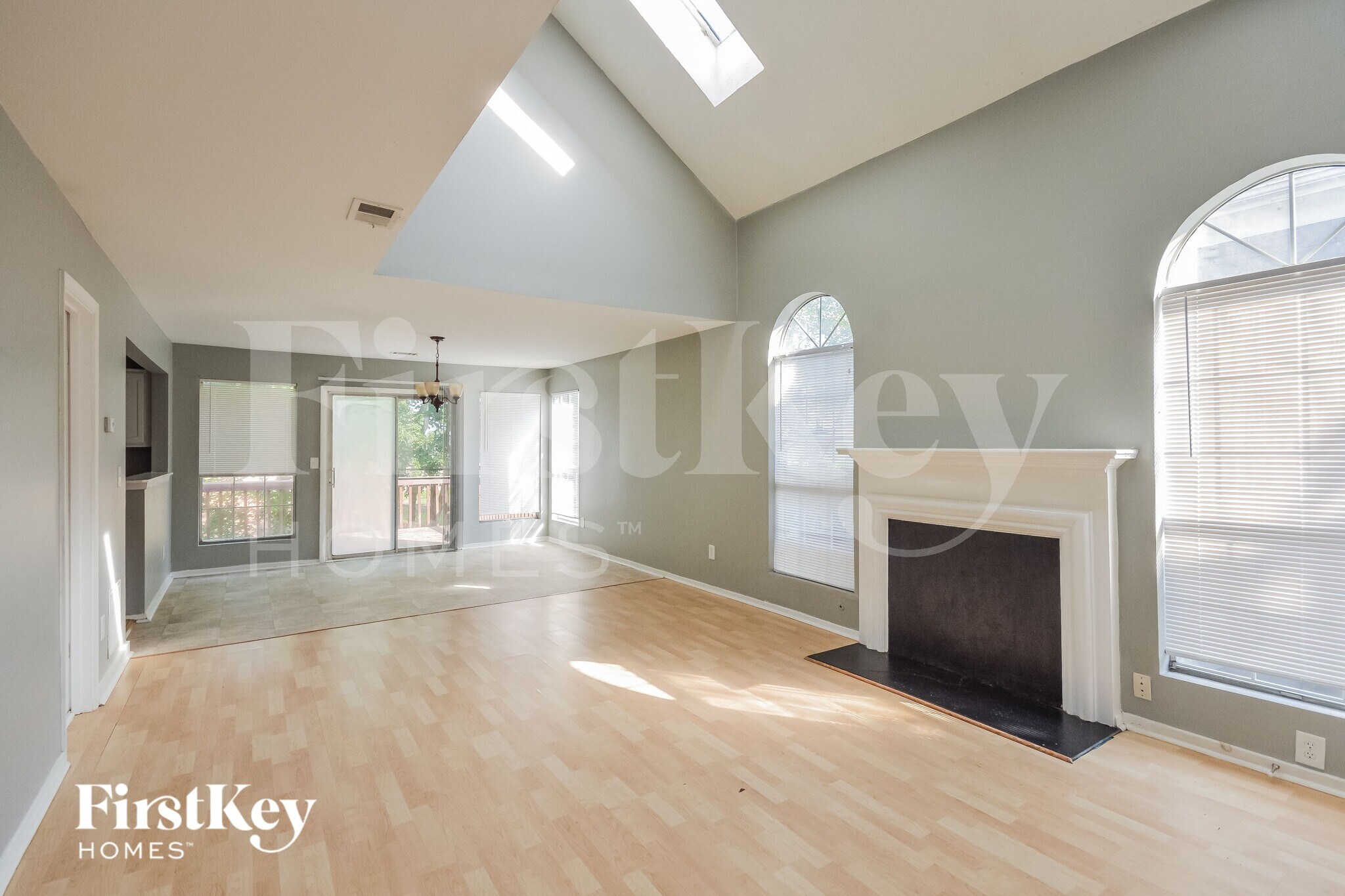 Building Photo - 1240 Woodstream Dr