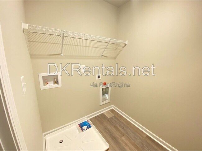 Building Photo - 1466 Fern Ridge Ln