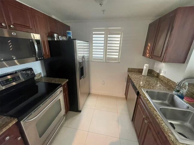 Building Photo - 2600 SW 27th Ave