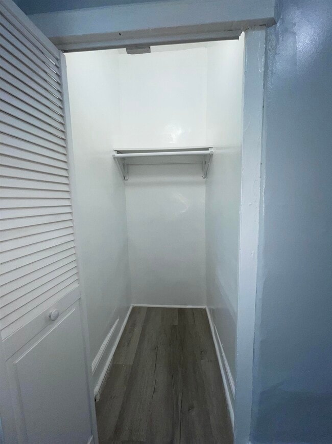 Building Photo - 396 Woodlawn Ave