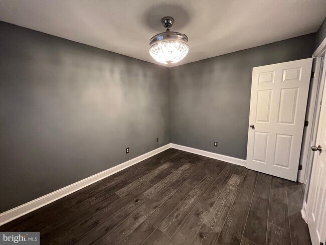 Building Photo - 5002 Dequincey Dr