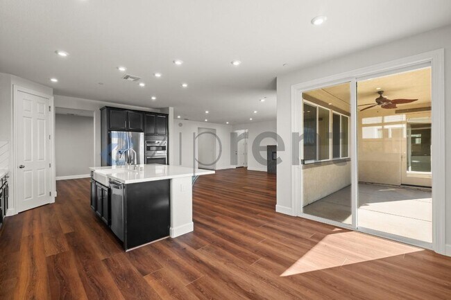 Building Photo - 1465 Blossom Way